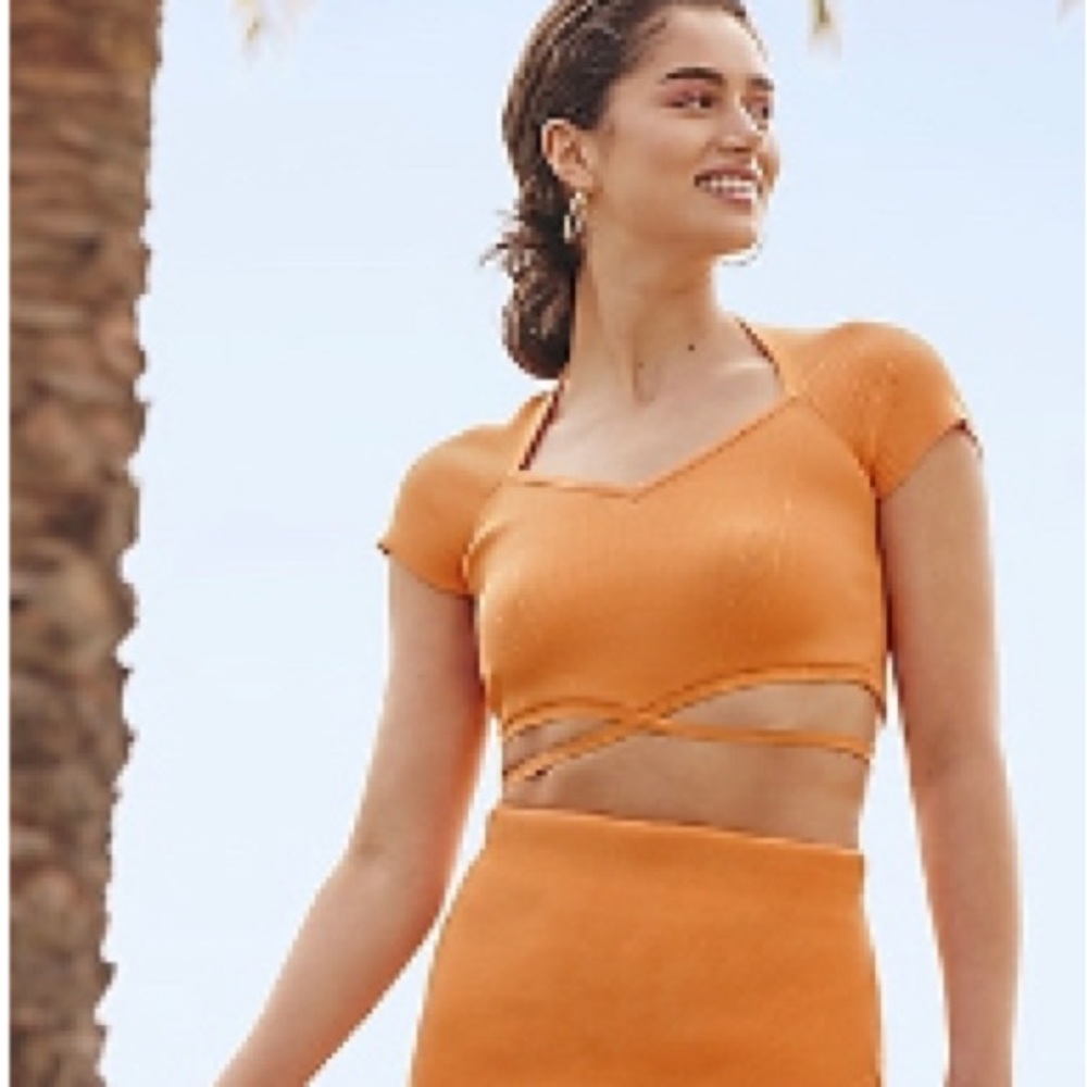 Express-Body Contour Ribbed Cropped Top
